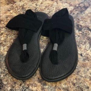 Sanuk black sandals